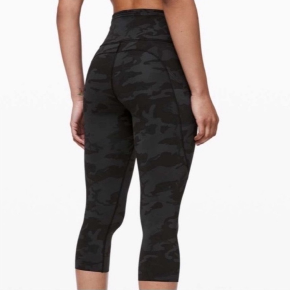 Lululemon fast and free high rise crop leggings camo
Black 4
